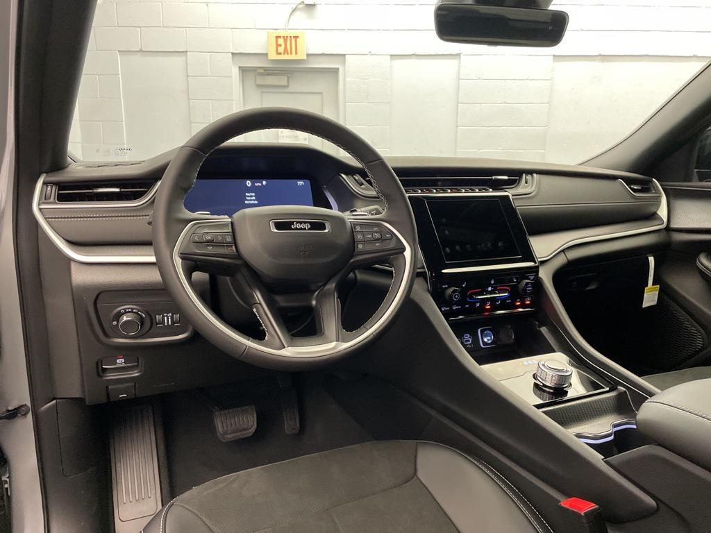 new 2025 Jeep Grand Cherokee car, priced at $37,478