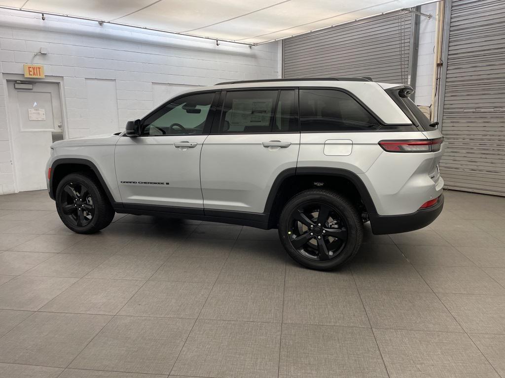 new 2025 Jeep Grand Cherokee car, priced at $37,478
