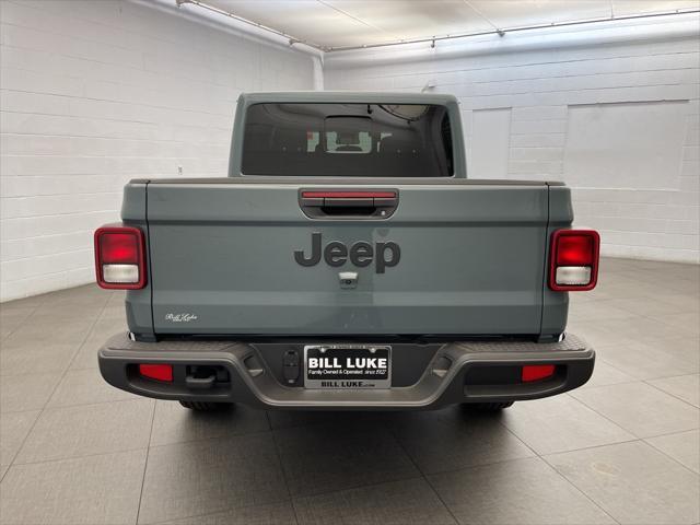 new 2025 Jeep Gladiator car, priced at $42,084