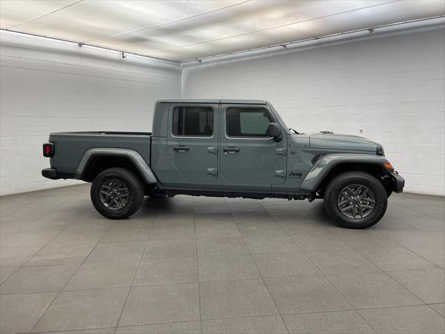 new 2025 Jeep Gladiator car, priced at $42,084
