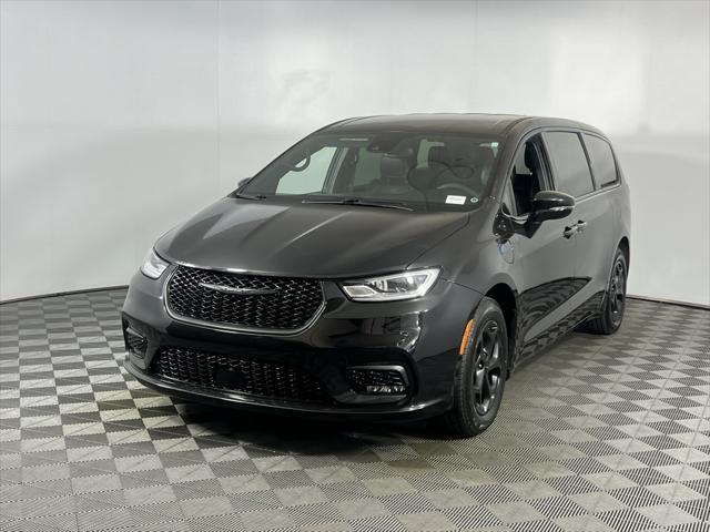 used 2022 Chrysler Pacifica Hybrid car, priced at $23,975