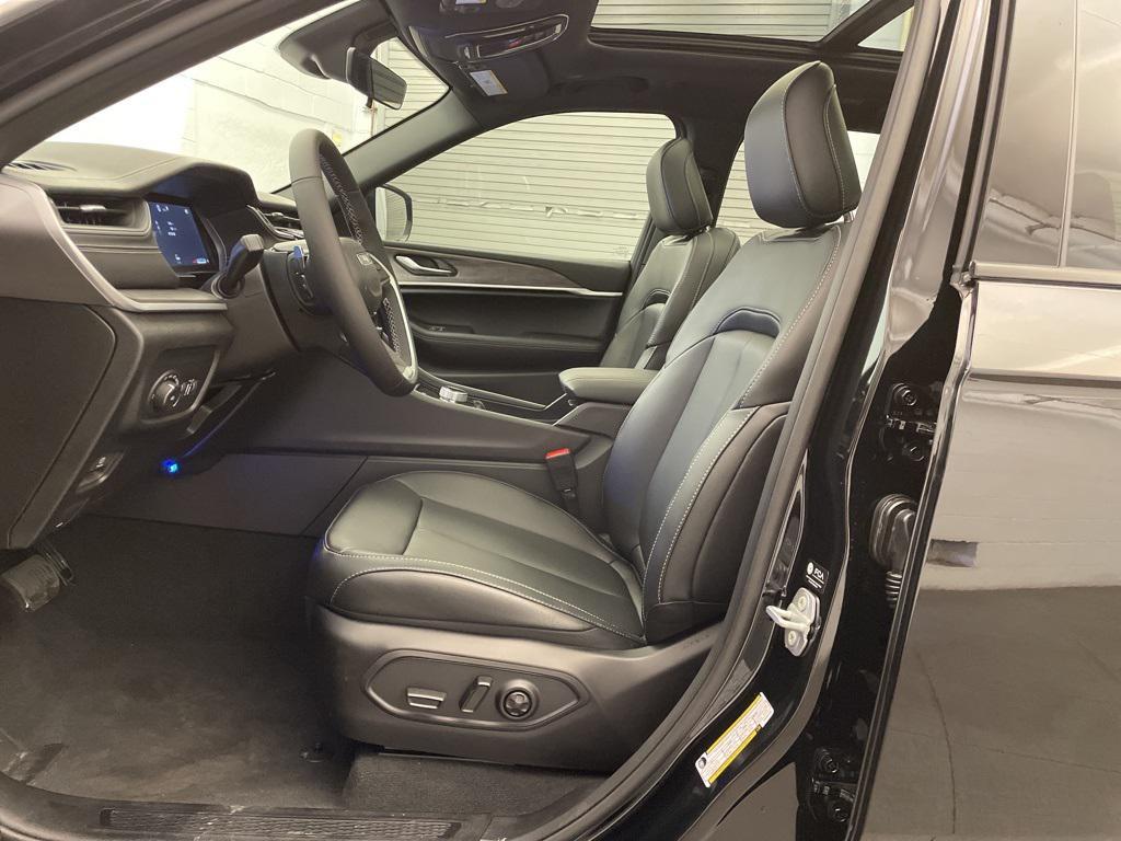 new 2025 Jeep Grand Cherokee car, priced at $42,817