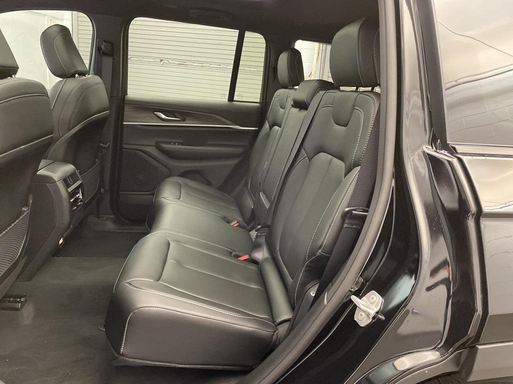 new 2025 Jeep Grand Cherokee car, priced at $42,817
