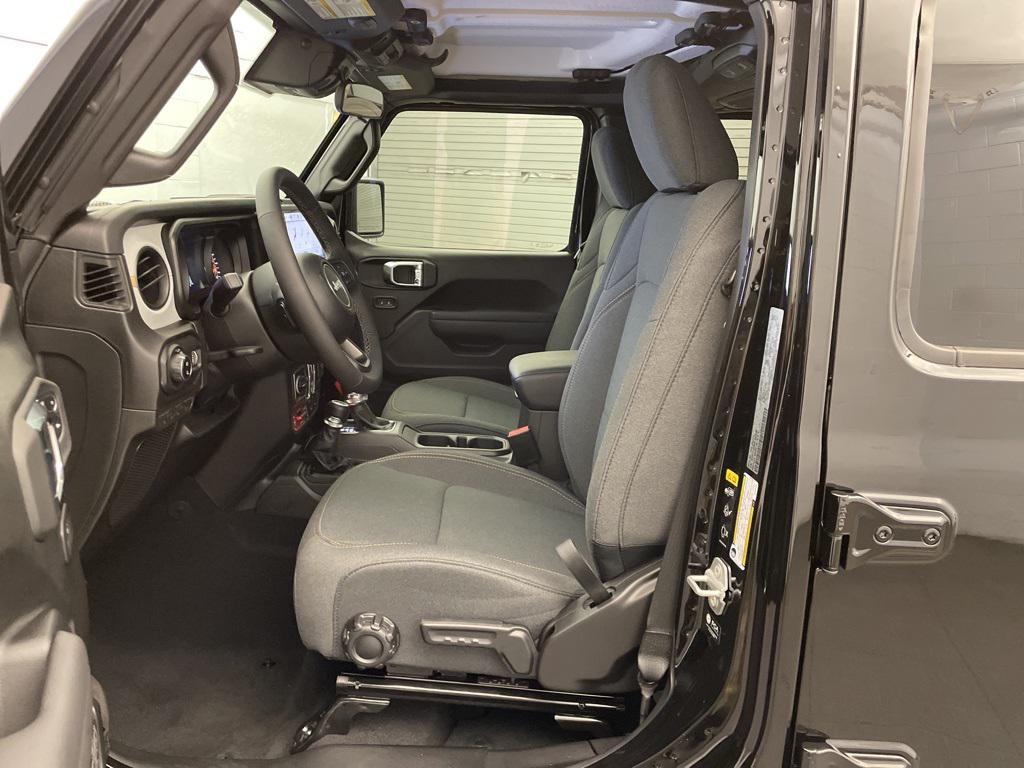 new 2025 Jeep Gladiator car, priced at $42,452