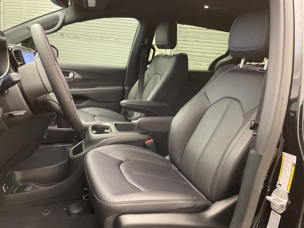 new 2026 Chrysler Pacifica car, priced at $38,544