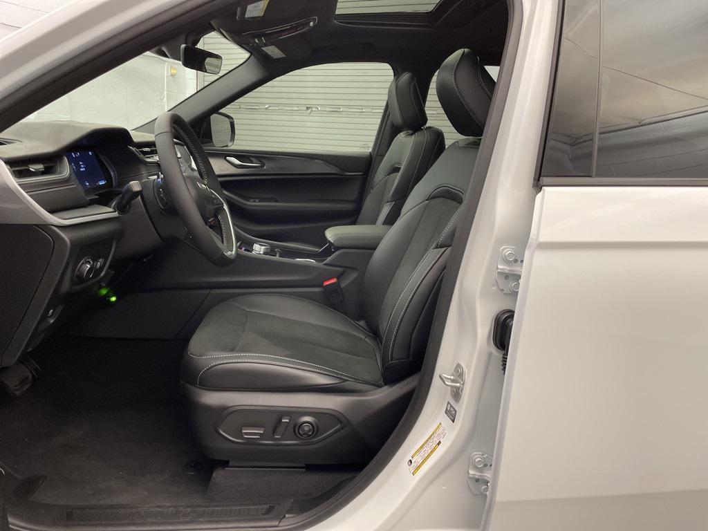 new 2025 Jeep Grand Cherokee L car, priced at $38,579