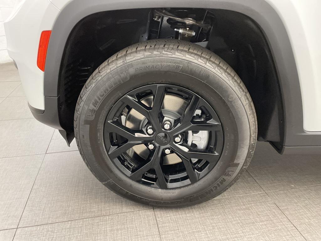 new 2025 Jeep Grand Cherokee L car, priced at $38,579