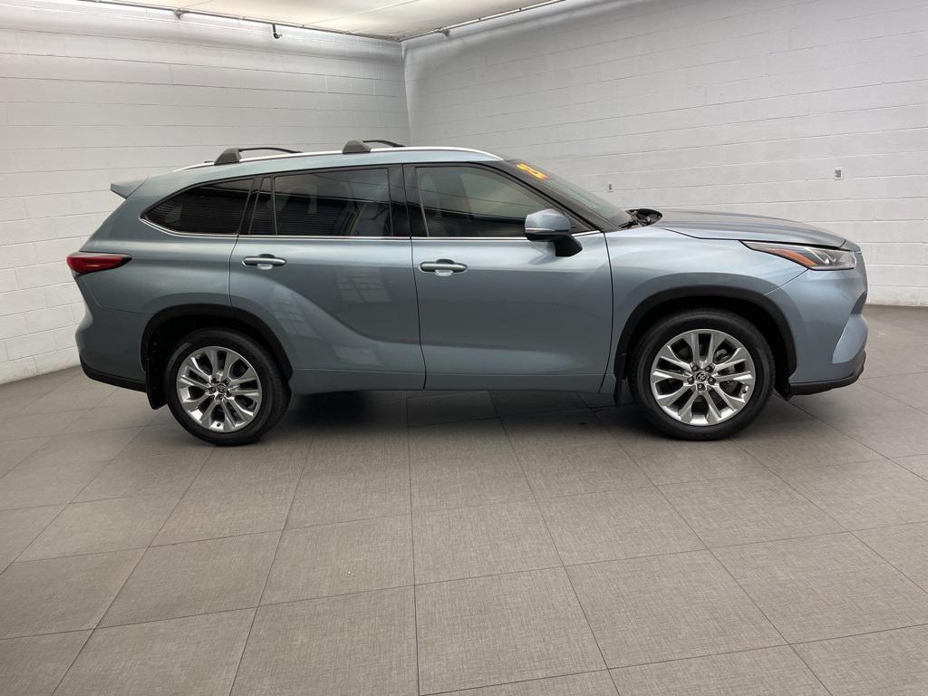 used 2023 Toyota Highlander car, priced at $36,773