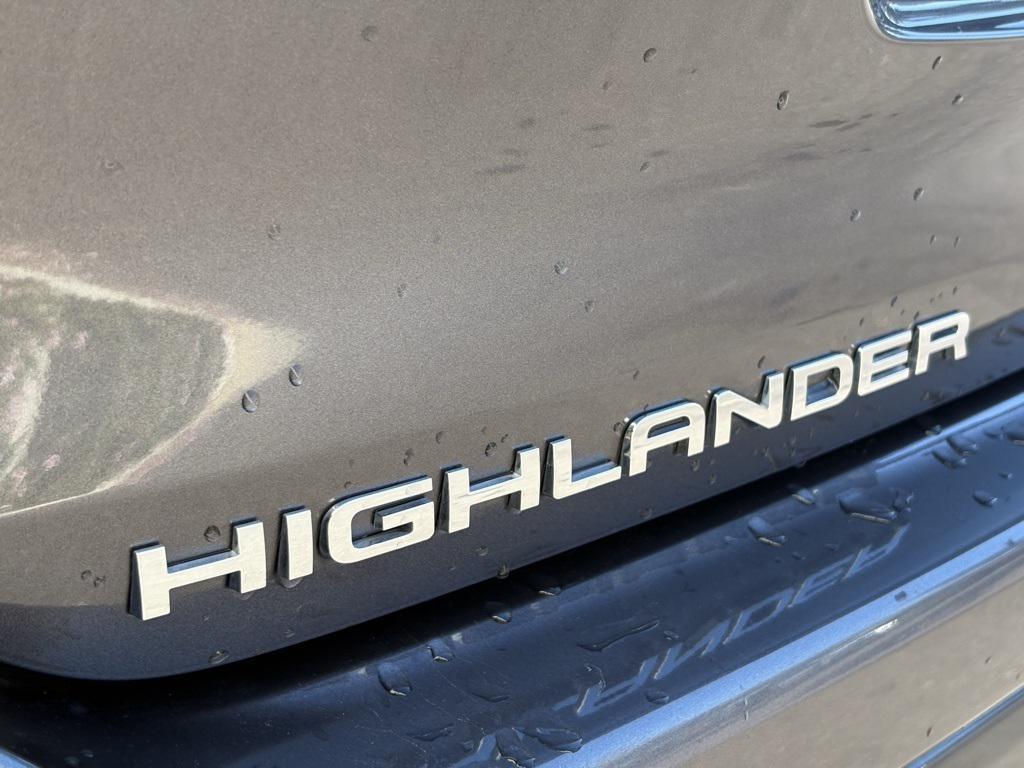 used 2021 Toyota Highlander car, priced at $32,973