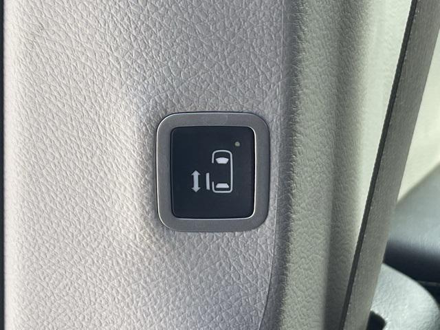 used 2024 Chrysler Pacifica car, priced at $33,973