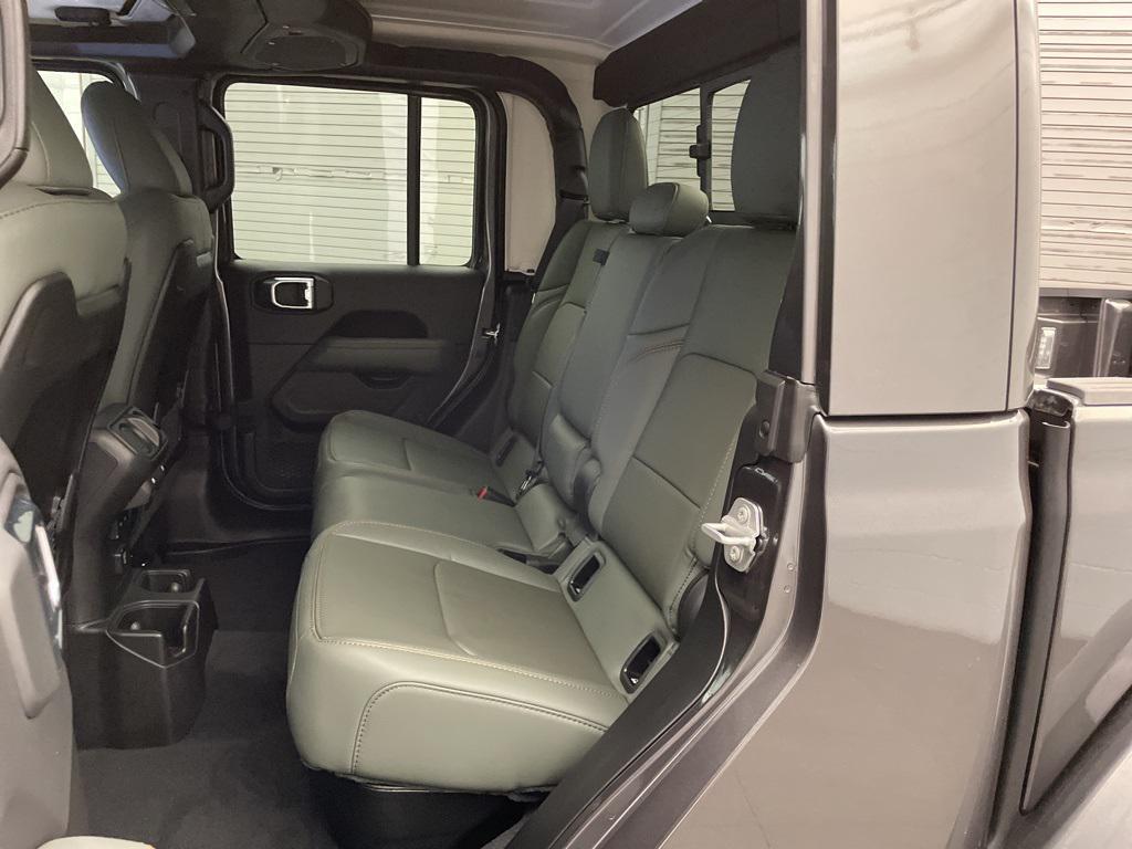new 2025 Jeep Gladiator car, priced at $47,171