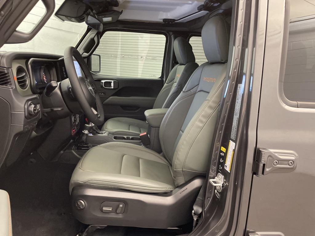 new 2025 Jeep Gladiator car, priced at $47,171