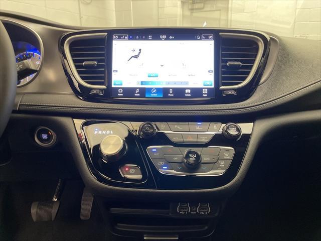 new 2025 Chrysler Pacifica car, priced at $41,435