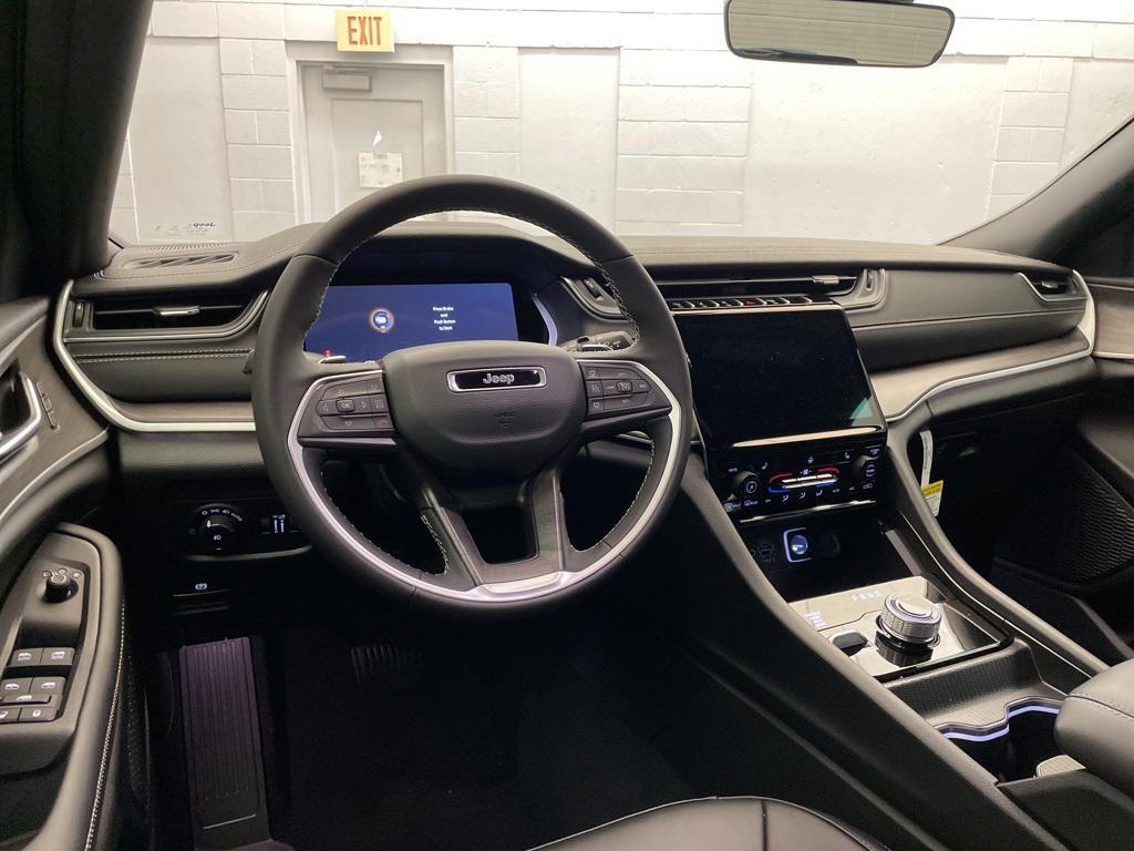 new 2025 Jeep Grand Cherokee car, priced at $44,042