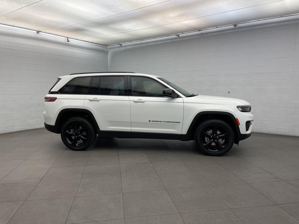 new 2025 Jeep Grand Cherokee car, priced at $36,501