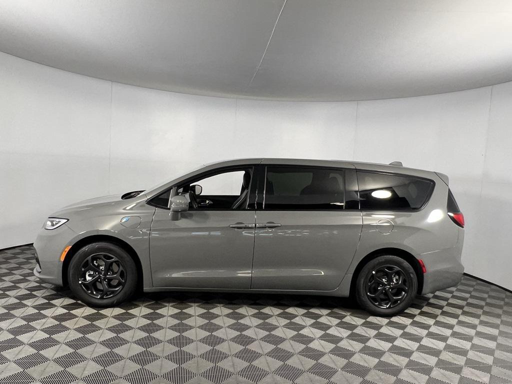 used 2022 Chrysler Pacifica Hybrid car, priced at $33,975