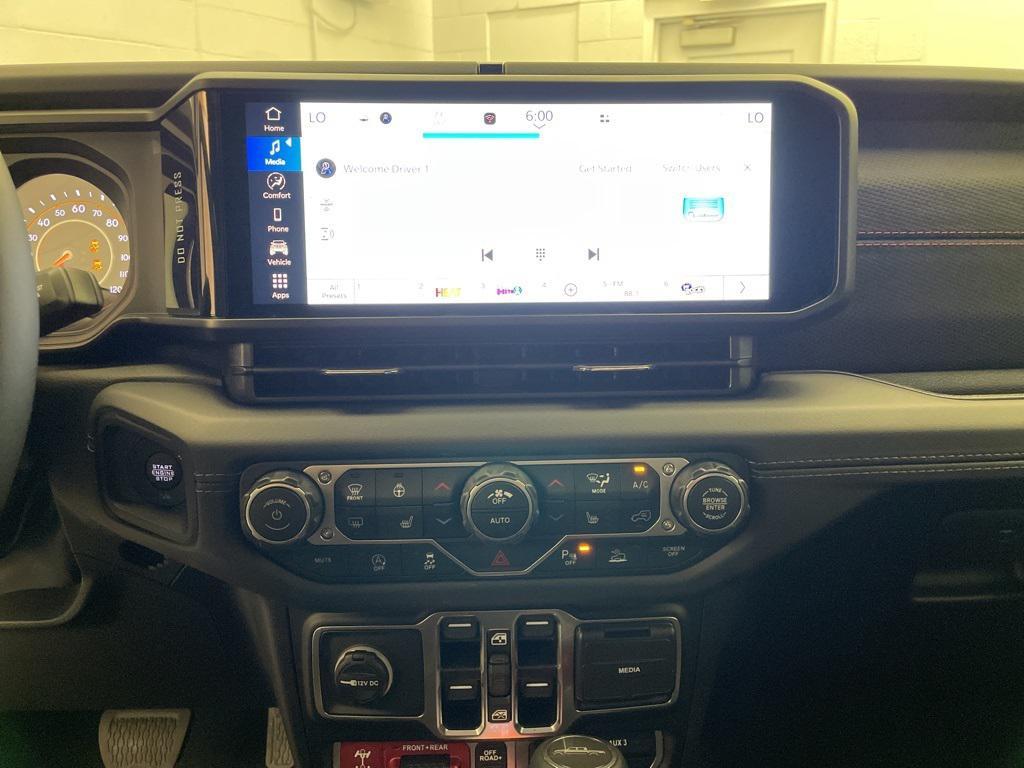 new 2025 Jeep Gladiator car, priced at $48,114