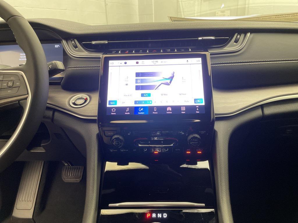 new 2025 Jeep Grand Cherokee car, priced at $40,336