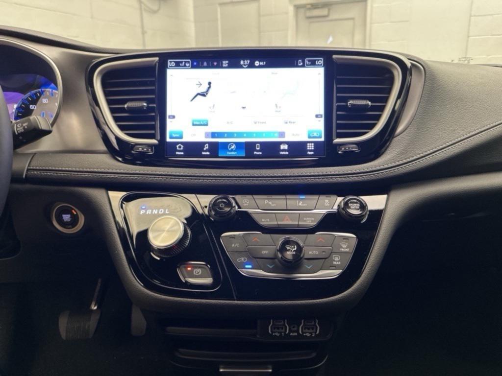 new 2025 Chrysler Pacifica car, priced at $40,468