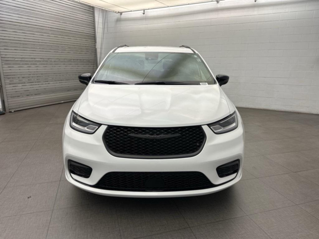 new 2025 Chrysler Pacifica car, priced at $40,468