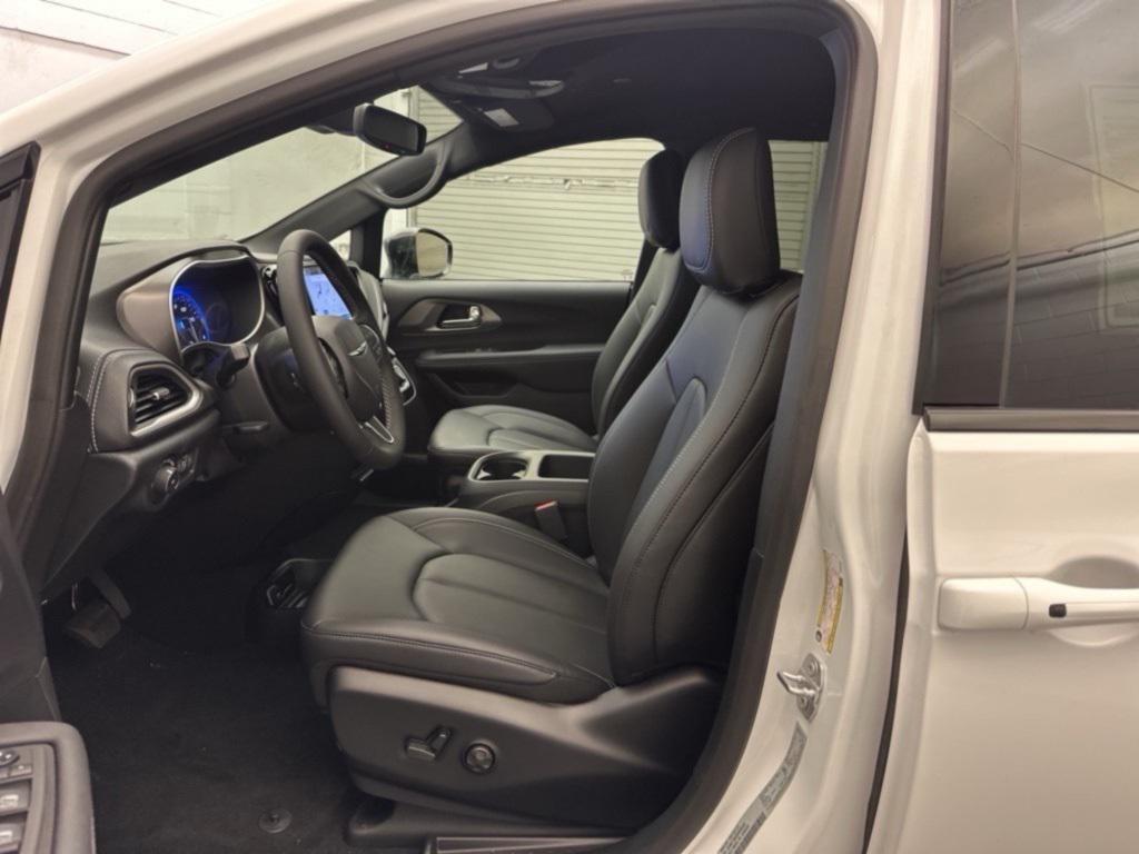new 2025 Chrysler Pacifica car, priced at $40,468