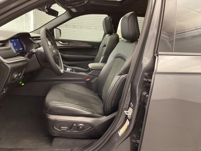 new 2025 Jeep Grand Cherokee car, priced at $36,172