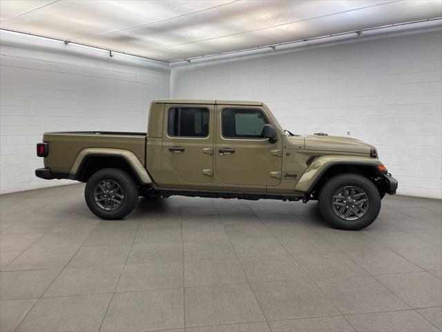 new 2025 Jeep Gladiator car, priced at $42,084