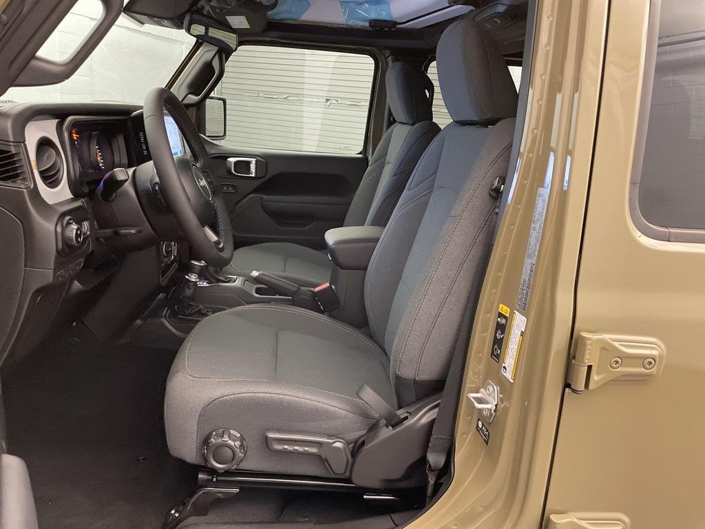 new 2025 Jeep Gladiator car, priced at $38,334