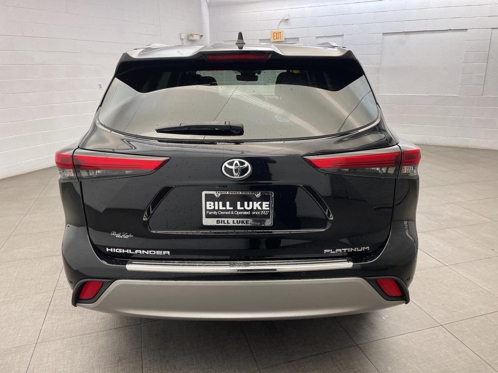 used 2021 Toyota Highlander car, priced at $34,273