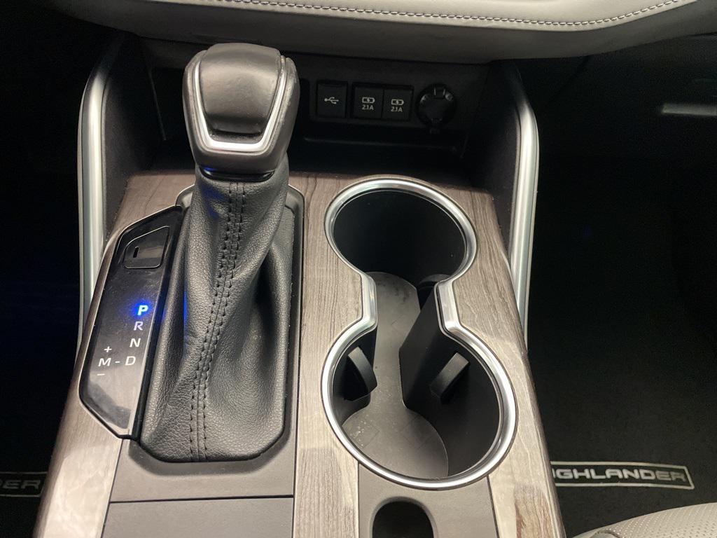 used 2021 Toyota Highlander car, priced at $34,273