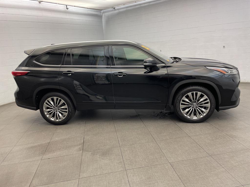 used 2021 Toyota Highlander car, priced at $34,273