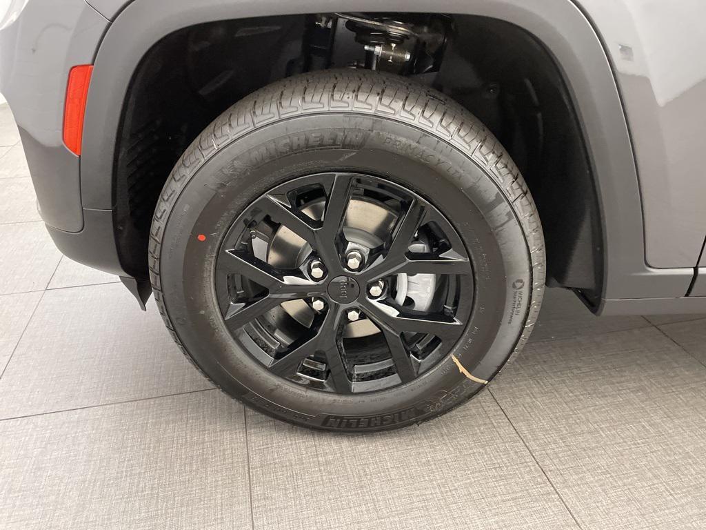 new 2025 Jeep Grand Cherokee car, priced at $34,447