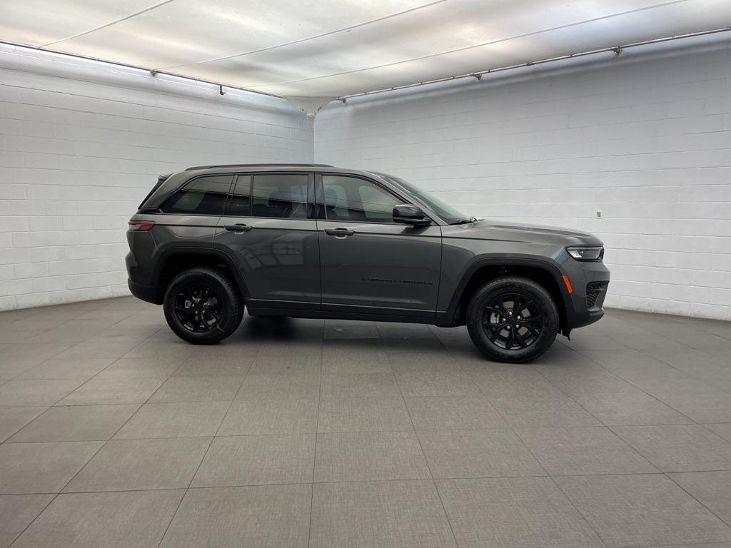 new 2025 Jeep Grand Cherokee car, priced at $34,447