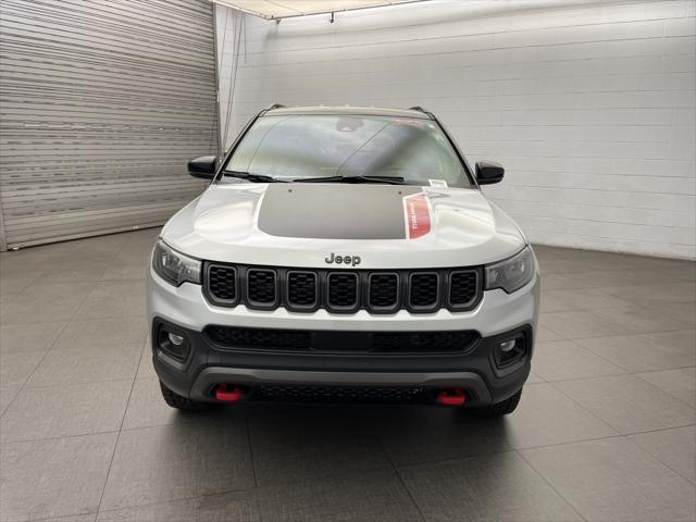 new 2025 Jeep Compass car, priced at $30,725
