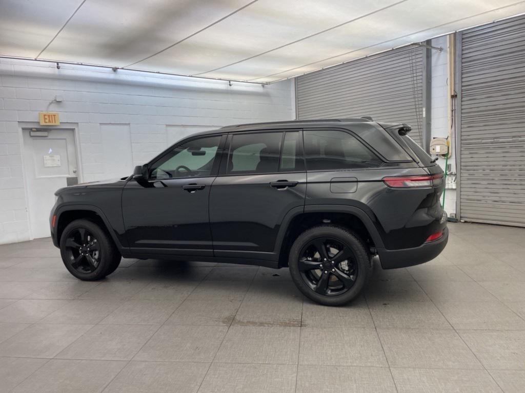 new 2025 Jeep Grand Cherokee car, priced at $38,344