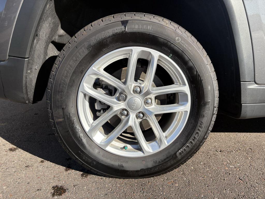 used 2025 Jeep Grand Cherokee car, priced at $32,973