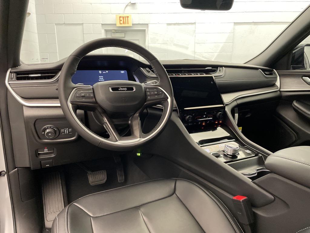 new 2025 Jeep Grand Cherokee car, priced at $39,583