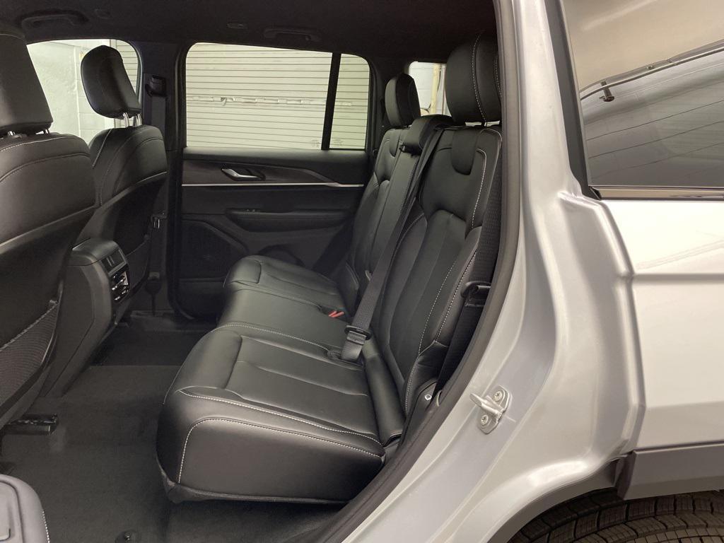 new 2025 Jeep Grand Cherokee car, priced at $39,583
