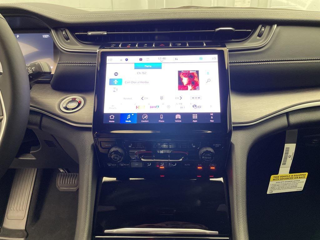 new 2025 Jeep Grand Cherokee car, priced at $39,583