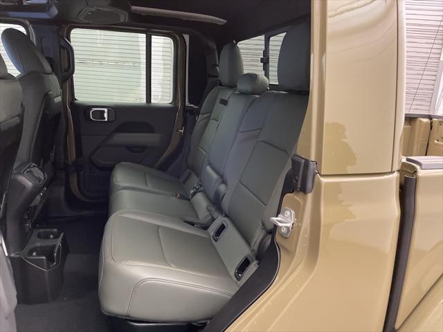 new 2025 Jeep Gladiator car, priced at $52,178