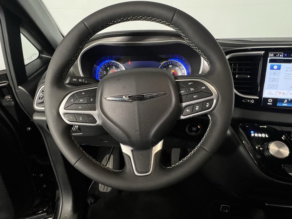used 2025 Chrysler Pacifica car, priced at $29,975