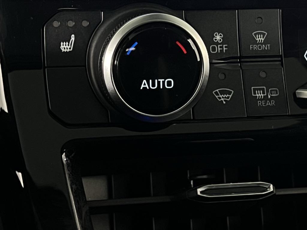 used 2024 Toyota Highlander car, priced at $37,973