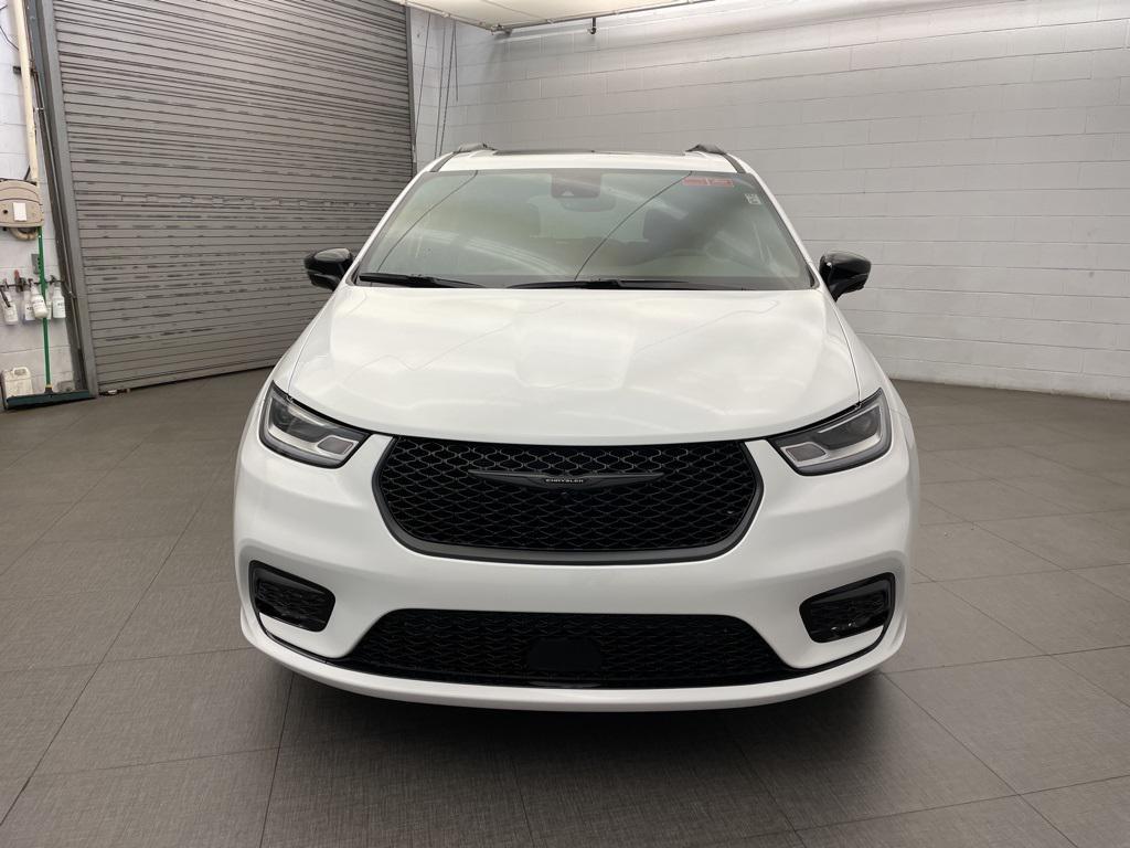 new 2026 Chrysler Pacifica car, priced at $46,779