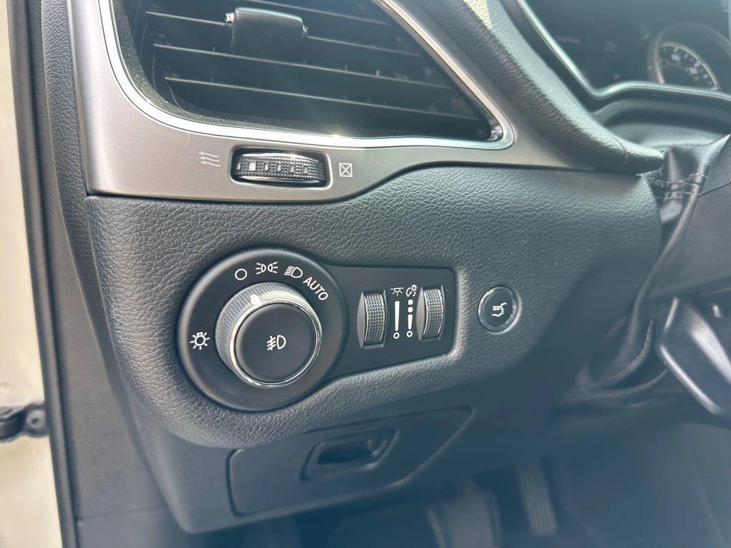 used 2019 Jeep Cherokee car, priced at $16,495