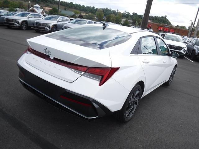 new 2024 Hyundai Elantra car, priced at $26,305