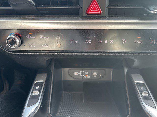 used 2024 Kia Sorento car, priced at $28,100