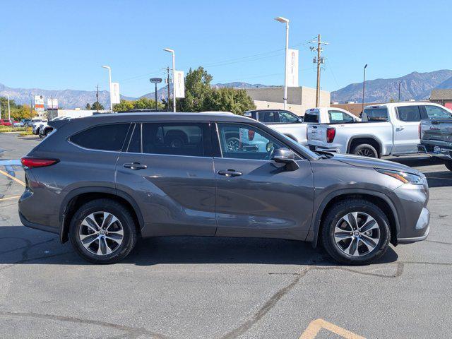 used 2022 Toyota Highlander car, priced at $32,729