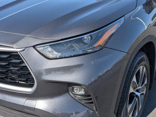 used 2022 Toyota Highlander car, priced at $32,729