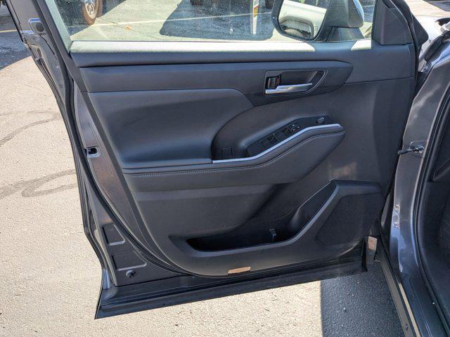 used 2022 Toyota Highlander car, priced at $32,729