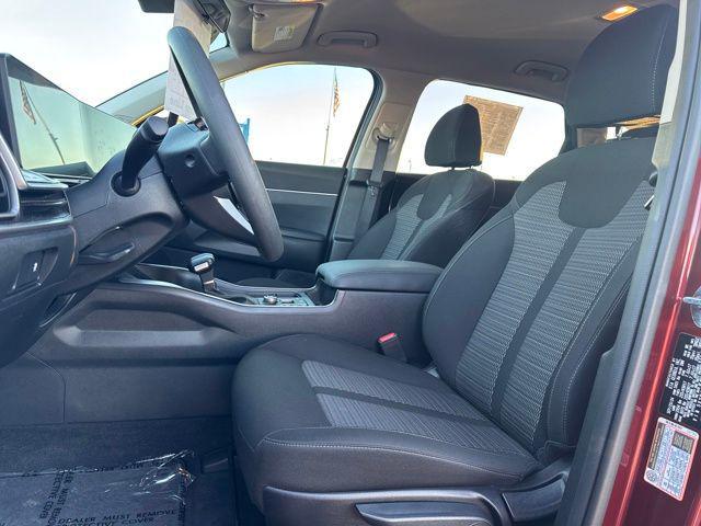 used 2025 Kia Sorento car, priced at $28,979